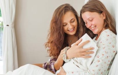 Bà bầu có nên đi thăm bà đẻ không?