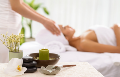Cách điều trị các vết thâm rạn da hiệu quả sau sinh bằng đắp mặt nạ rượu nghệ thuốc bắc